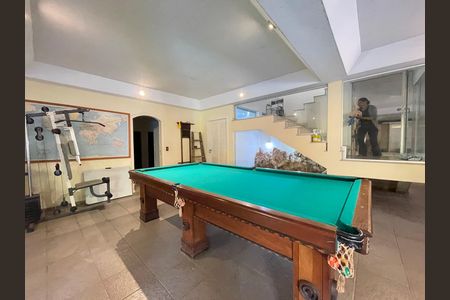 Casa à venda com 650m², 5 quartos e 6 vagas Casa à venda com 650m², 5 quartos e 6 vagasGaragem