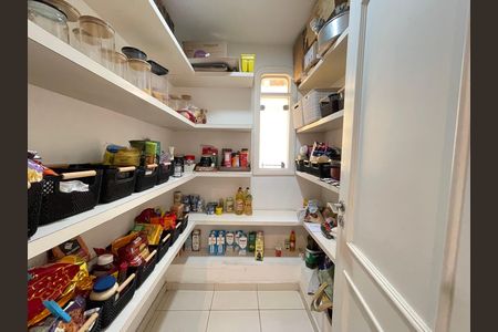 Casa à venda com 650m², 5 quartos e 6 vagas Casa à venda com 650m², 5 quartos e 6 vagasCozinha