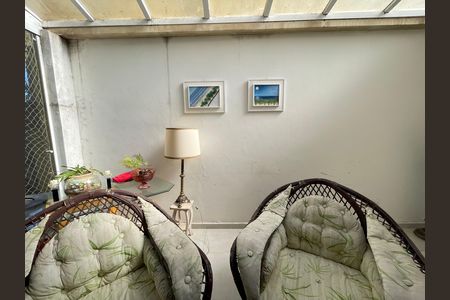 Casa à venda com 650m², 5 quartos e 6 vagas Casa à venda com 650m², 5 quartos e 6 vagasSala