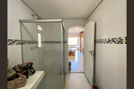 Casa à venda com 650m², 5 quartos e 6 vagas Casa à venda com 650m², 5 quartos e 6 vagasBanheiro 3