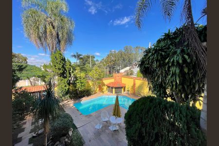 Casa à venda com 650m², 5 quartos e 6 vagas Casa à venda com 650m², 5 quartos e 6 vagasSala