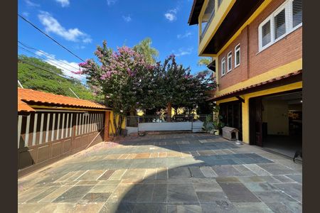 Casa à venda com 650m², 5 quartos e 6 vagas Casa à venda com 650m², 5 quartos e 6 vagasGaragem