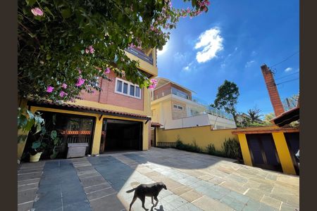 Casa à venda com 650m², 5 quartos e 6 vagas Casa à venda com 650m², 5 quartos e 6 vagasGaragem