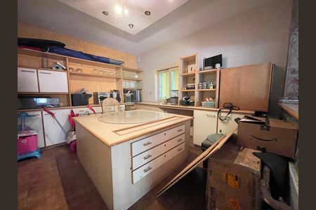 Casa à venda com 650m², 5 quartos e 6 vagas Casa à venda com 650m², 5 quartos e 6 vagasAtelie