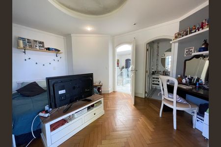 Casa à venda com 650m², 5 quartos e 6 vagas Casa à venda com 650m², 5 quartos e 6 vagasQuarto 4