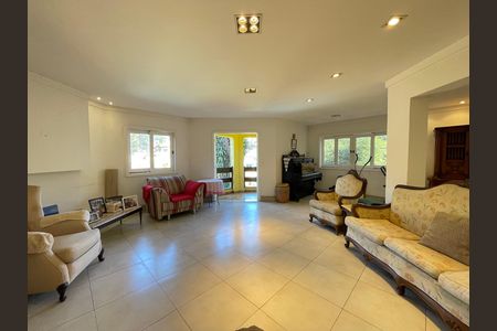 Casa à venda com 650m², 5 quartos e 6 vagas Casa à venda com 650m², 5 quartos e 6 vagasSala