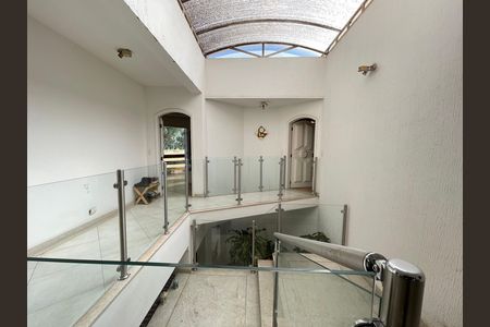 Casa à venda com 650m², 5 quartos e 6 vagas Casa à venda com 650m², 5 quartos e 6 vagasHall Quartos