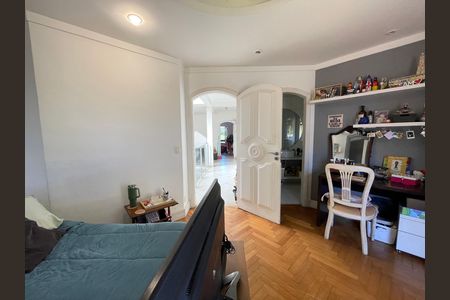 Casa à venda com 650m², 5 quartos e 6 vagas Casa à venda com 650m², 5 quartos e 6 vagasQuarto 4