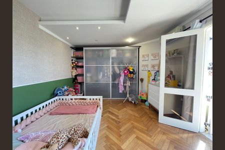 Casa à venda com 650m², 5 quartos e 6 vagas Casa à venda com 650m², 5 quartos e 6 vagasQuarto 5