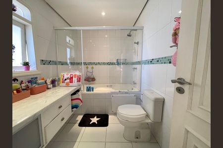 Casa à venda com 650m², 5 quartos e 6 vagas Casa à venda com 650m², 5 quartos e 6 vagasBanheiro 5
