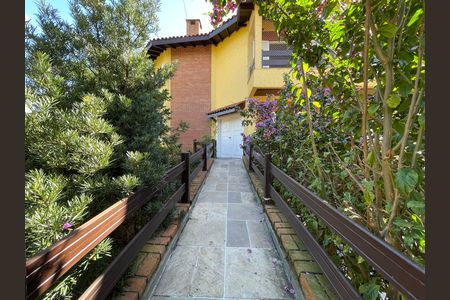 Casa à venda com 650m², 5 quartos e 6 vagas Casa à venda com 650m², 5 quartos e 6 vagasFachada
