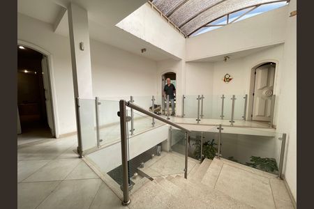 Casa à venda com 650m², 5 quartos e 6 vagas Casa à venda com 650m², 5 quartos e 6 vagasHall Quartos