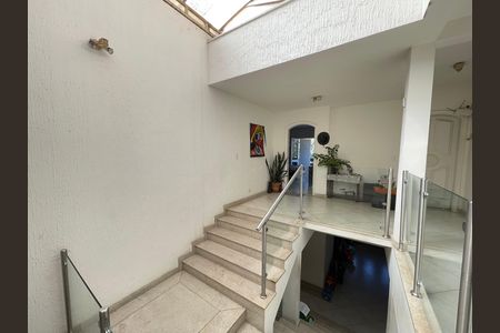 Casa à venda com 650m², 5 quartos e 6 vagas Casa à venda com 650m², 5 quartos e 6 vagasHall Quartos