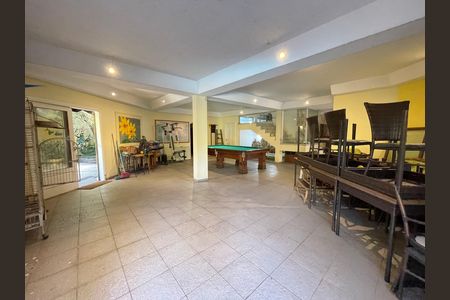 Casa à venda com 650m², 5 quartos e 6 vagas Casa à venda com 650m², 5 quartos e 6 vagasGaragem