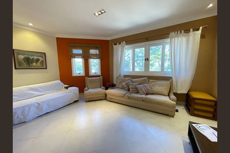 Casa à venda com 650m², 5 quartos e 6 vagas Casa à venda com 650m², 5 quartos e 6 vagasSala