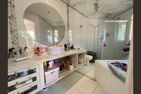 Casa à venda com 650m², 5 quartos e 6 vagas Casa à venda com 650m², 5 quartos e 6 vagasBanheiro 4