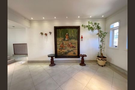Casa à venda com 650m², 5 quartos e 6 vagas Casa à venda com 650m², 5 quartos e 6 vagasSala