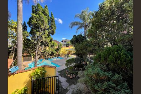 Casa à venda com 650m², 5 quartos e 6 vagas Casa à venda com 650m², 5 quartos e 6 vagasQuintal