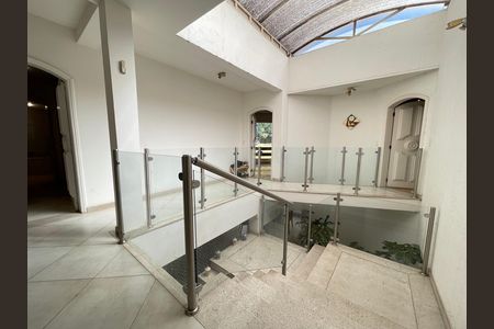 Casa à venda com 650m², 5 quartos e 6 vagas Casa à venda com 650m², 5 quartos e 6 vagasHall Quartos