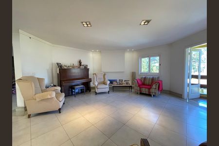 Casa à venda com 650m², 5 quartos e 6 vagas Casa à venda com 650m², 5 quartos e 6 vagasSala