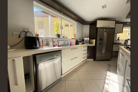 Casa à venda com 650m², 5 quartos e 6 vagas Casa à venda com 650m², 5 quartos e 6 vagasCozinha