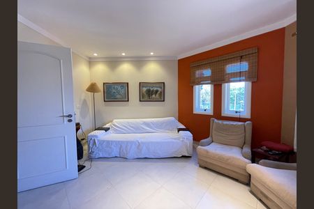 Casa à venda com 650m², 5 quartos e 6 vagas Casa à venda com 650m², 5 quartos e 6 vagasSala