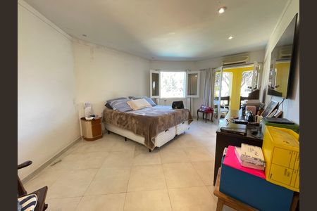 Casa à venda com 650m², 5 quartos e 6 vagas Casa à venda com 650m², 5 quartos e 6 vagasSala