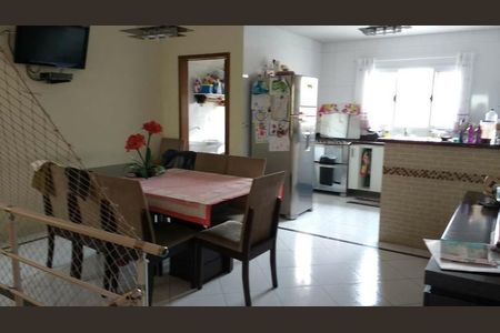 Casa à venda com 3 quartos, 125m² em Parque Jaçatuba, Santo André
