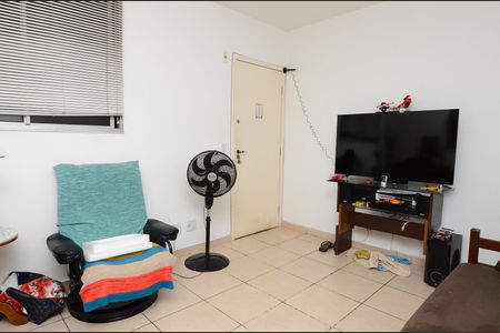 Sala de apartamento à venda com 2 quartos, 44m² em Califórnia, Belo Horizonte