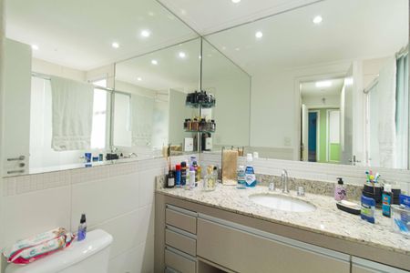 Apartamento à venda com 129m², 4 quartos e 2 vagasBanheiro da Suíte 1