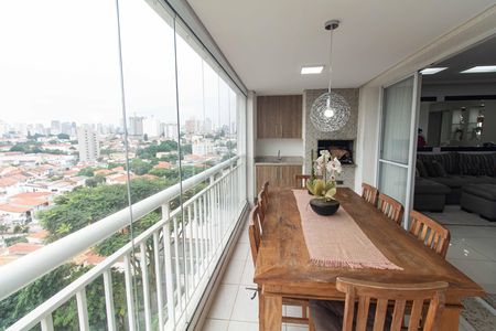 Apartamento à venda com 129m², 4 quartos e 2 vagasVaranda