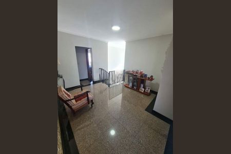 Casa à venda com 4 quartos, 348m² em Jardim Campo Grande, São Paulo