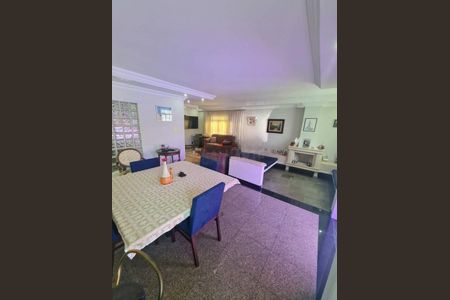 Casa à venda com 4 quartos, 348m² em Jardim Campo Grande, São Paulo
