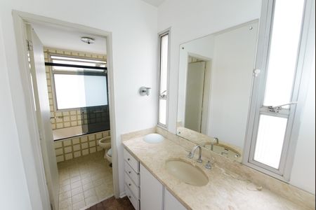 Apartamento para alugar com 147m², 3 quartos e 2 vagas Apartamento para alugar com 147m², 3 quartos e 2 vagasBanheiro da Suíte
