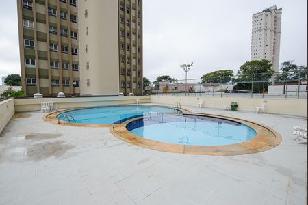 Apartamento para alugar com 147m², 3 quartos e 2 vagas Apartamento para alugar com 147m², 3 quartos e 2 vagasÁrea comum - Piscina