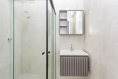 Banheiro de apartamento para alugar com 1 quarto, 45m² em Vila Gumercindo, São Paulo