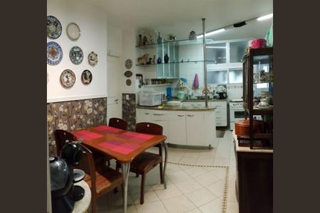 Apartamento à venda com 220m², 4 quartos e 2 vagas