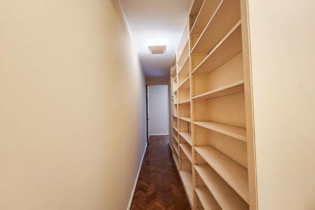Apartamento para alugar com 250m², 3 quartos e 1 vaga Apartamento para alugar com 250m², 3 quartos e 1 vagaCorredor
