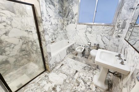 Apartamento para alugar com 250m², 3 quartos e 1 vaga Apartamento para alugar com 250m², 3 quartos e 1 vagaBanheiro Social