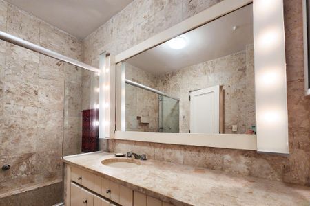 Apartamento para alugar com 250m², 3 quartos e 1 vaga Apartamento para alugar com 250m², 3 quartos e 1 vagaBanheiro Social 2