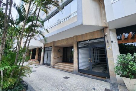 Apartamento para alugar com 250m², 3 quartos e 1 vaga Apartamento para alugar com 250m², 3 quartos e 1 vagaFachada