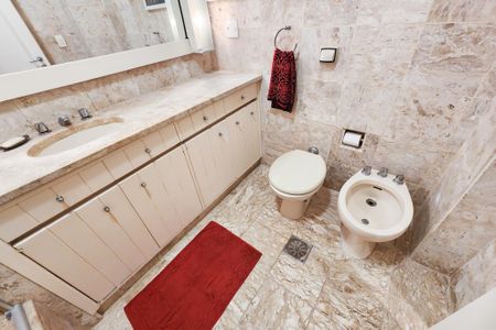 Apartamento para alugar com 250m², 3 quartos e 1 vaga Apartamento para alugar com 250m², 3 quartos e 1 vagaBanheiro Social 2