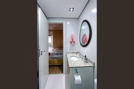 Banheiro de kitnet/studio para alugar com 1 quarto, 27m² em Vila Anglo Brasileira, São Paulo