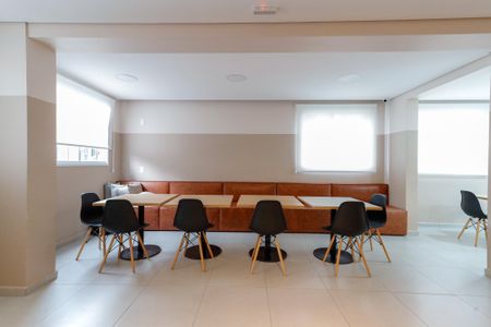 Apartamento para alugar com 41m², 2 quartos e sem vaga Apartamento para alugar com 41m², 2 quartos e sem vagaÁrea comum - Salão de festas