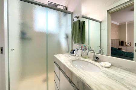 Apartamento à venda com 98m², 3 quartos e 2 vagas Apartamento à venda com 98m², 3 quartos e 2 vagasBanheiro da Suíte