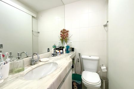 Apartamento à venda com 98m², 3 quartos e 2 vagas Apartamento à venda com 98m², 3 quartos e 2 vagasBanheiro da Suíte