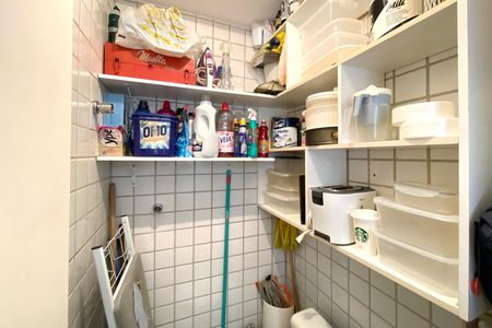 Apartamento à venda com 98m², 3 quartos e 2 vagas Apartamento à venda com 98m², 3 quartos e 2 vagasDespensa