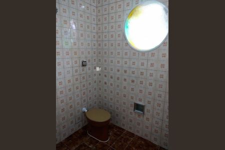 Casa à venda com 2 quartos, 190m² em Jardim Itacolomi, São Paulo