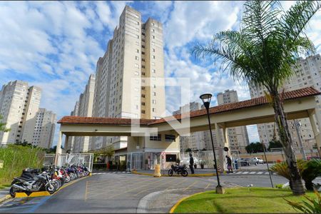 Apartamento para alugar com 45m², 2 quartos e 1 vaga Apartamento para alugar com 45m², 2 quartos e 1 vagaFachada