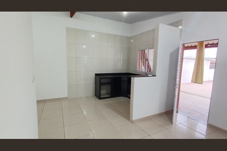 Sala / cozinha  de casa para alugar com 2 quartos, 67m² em Jardim Márcia, Suzano